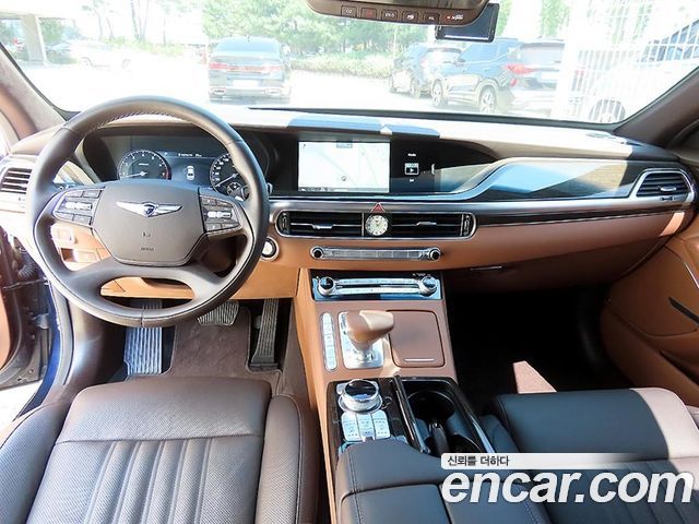 Genesis G90 — interior