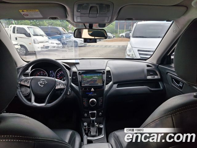 KG Mobility Tivoli — interior