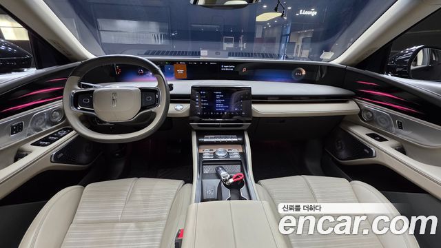 Lincoln Nautilus — interior