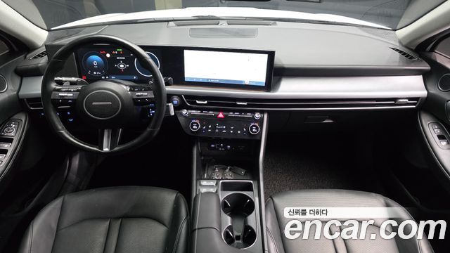 Hyundai Sonata — interior