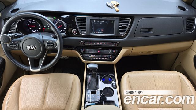 Kia Carnival — interior