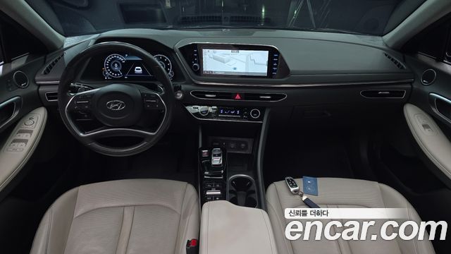 Hyundai Sonata — interior