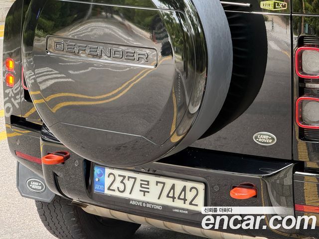 Land Rover Defender — interior