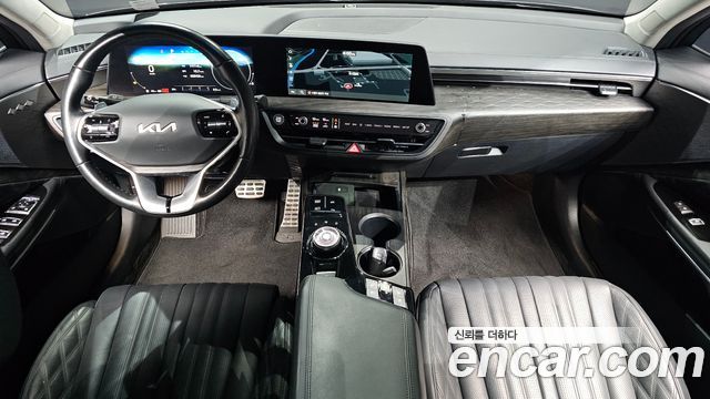 Kia K8 — interior