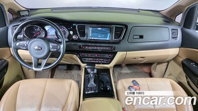 Kia Carnival — interior