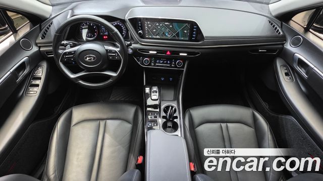 Hyundai Sonata — interior