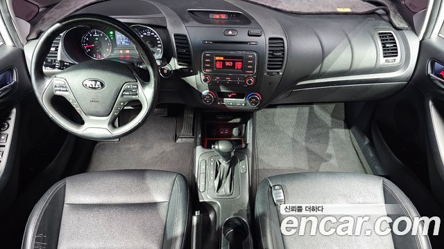 Kia K3 — interior