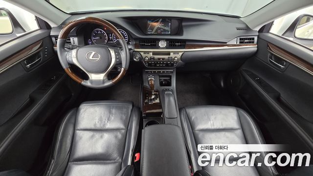 Lexus ES — interior