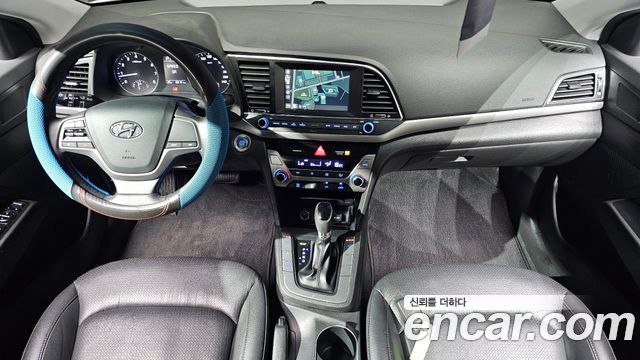 Hyundai Avante — interior