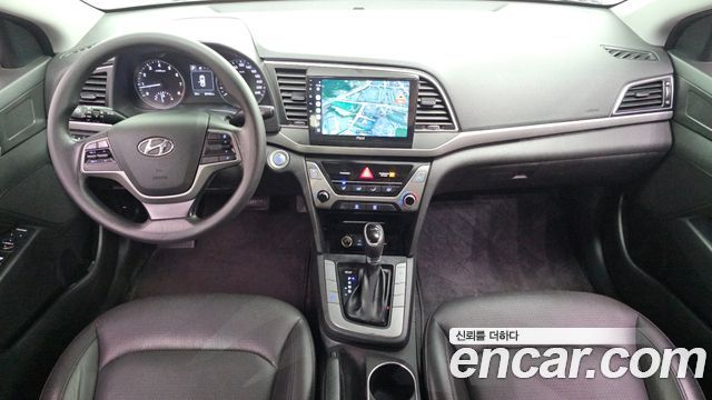 Hyundai Avante — interior