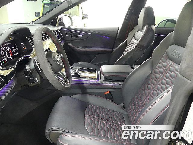 Audi RSQ8 — interior