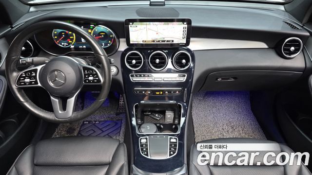Mercedes-Benz GLC-Class — interior