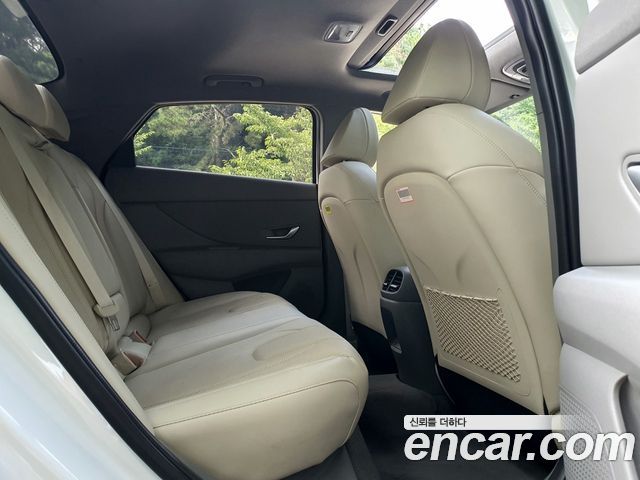 Hyundai Avante — interior