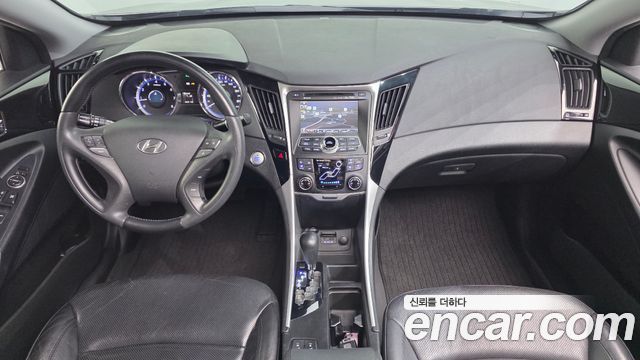 Hyundai Sonata — interior