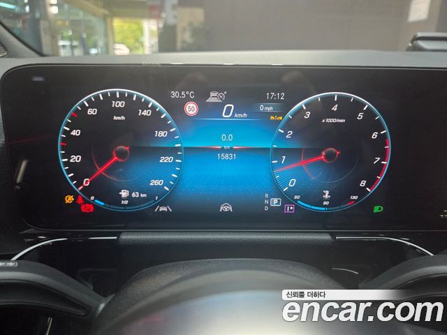 Mercedes-Benz GLA-Class — interior