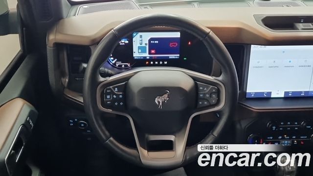 Ford Bronco — interior