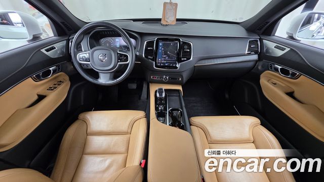 Volvo XC90 — interior