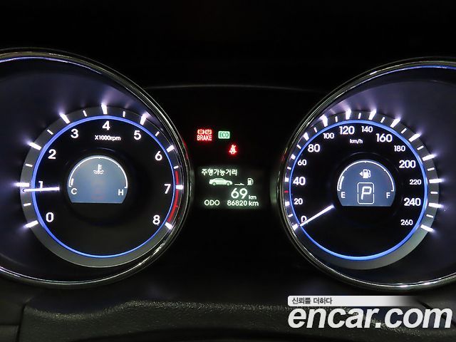 Hyundai Sonata — interior