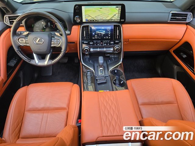 Lexus LX — interior