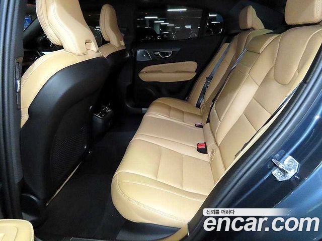 Volvo S60 — interior