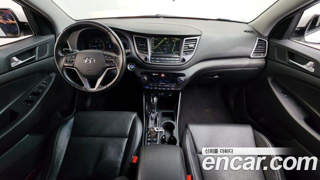 Hyundai Tucson — interior