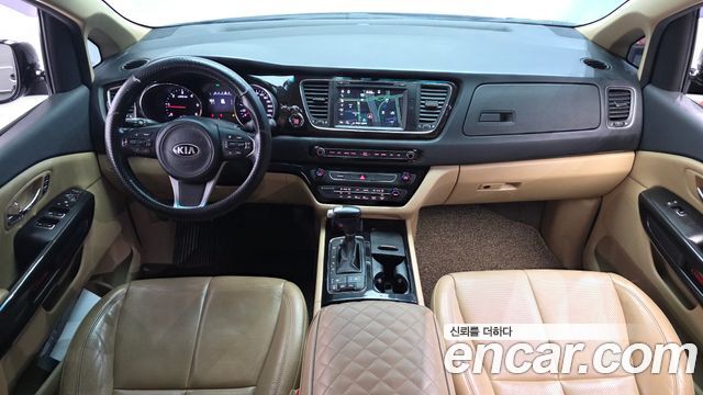 Kia Carnival — interior