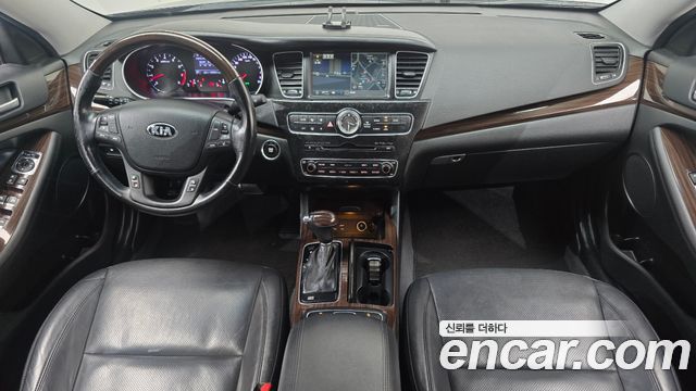 Kia K7 — interior