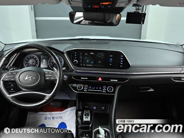 Hyundai Sonata — interior