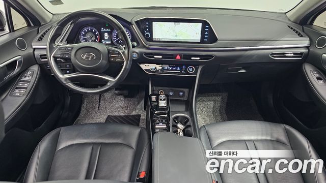 Hyundai Sonata — interior
