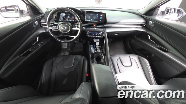 Hyundai Avante — interior
