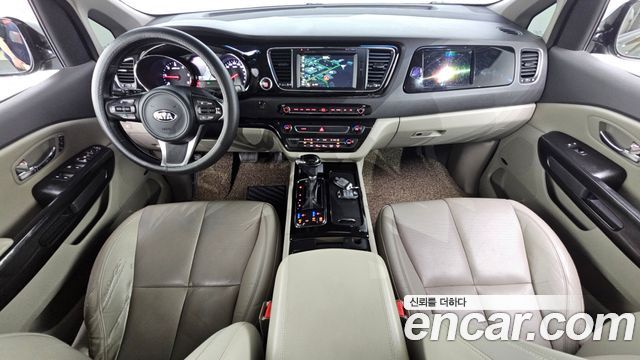 Kia Carnival — interior