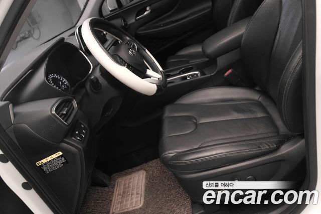 Hyundai Santa Fe — interior
