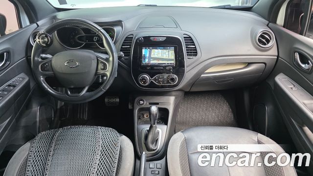 Renault Korea QM3 — interior