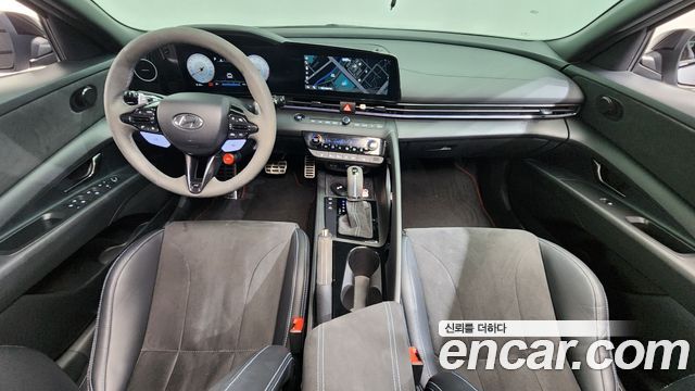 Hyundai Avante — interior