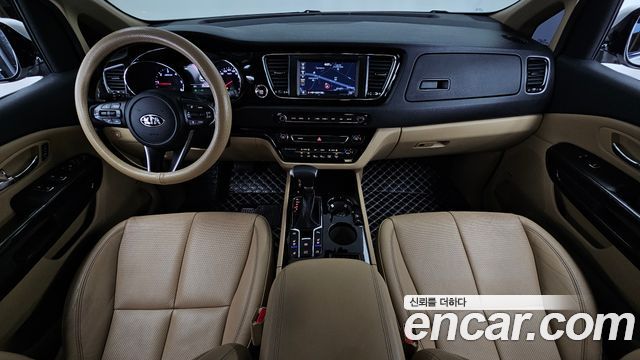 Kia Carnival — interior