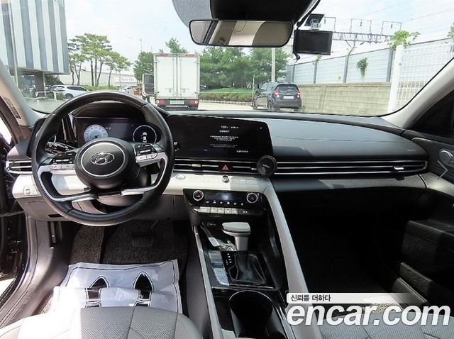 Hyundai Avante — interior