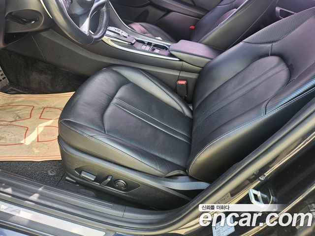 Hyundai Sonata — interior