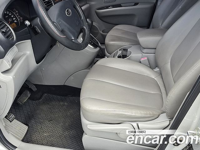 Kia Carens — interior