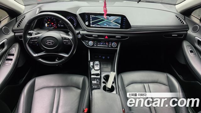 Hyundai Sonata — interior