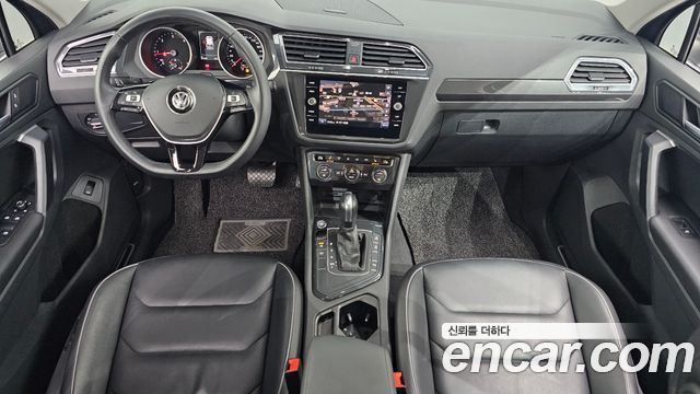 Volkswagen Tiguan — interior