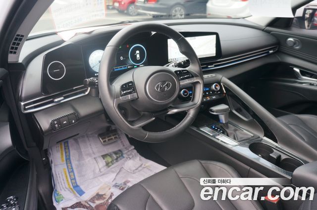 Hyundai Avante — interior
