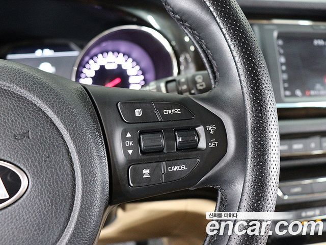 Kia Carnival — interior