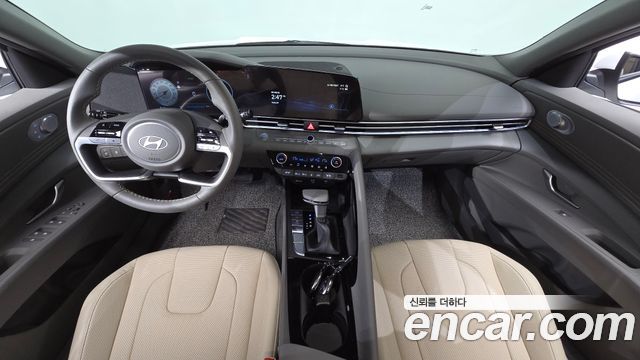 Hyundai Avante — interior