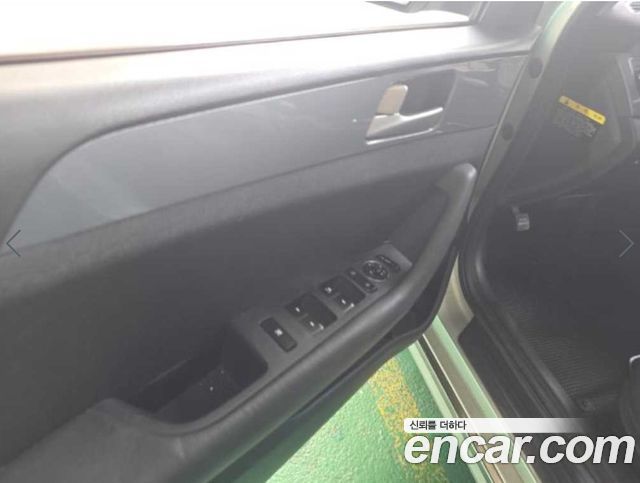 Hyundai Sonata — interior