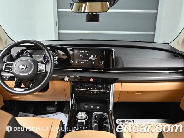 Kia Carnival — interior