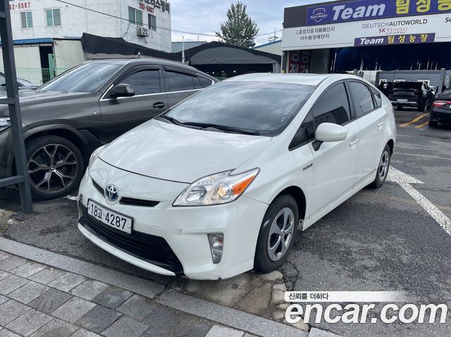 Toyota Prius — exterior