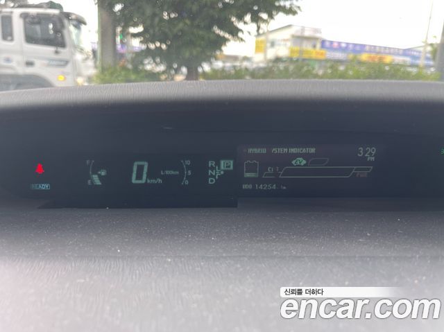 Toyota Prius — interior