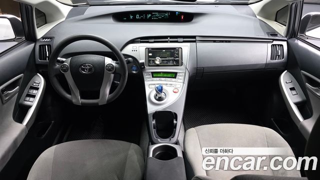 Toyota Prius — interior