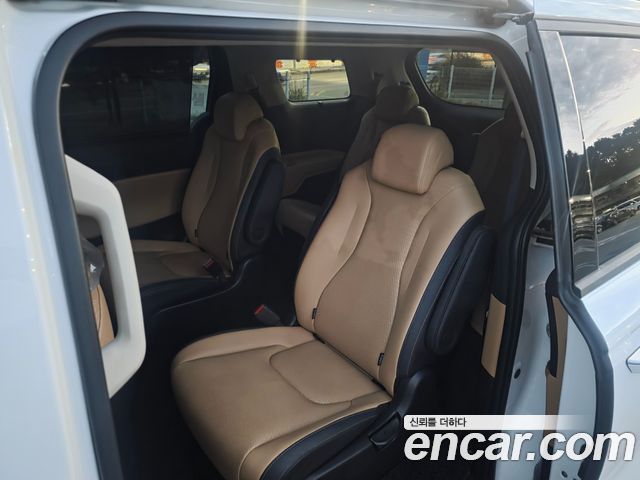Kia Carnival — interior