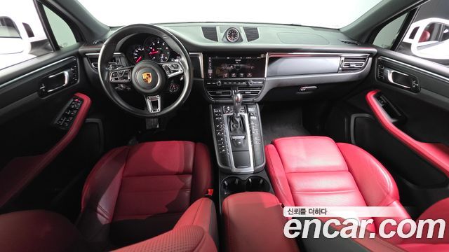 Porsche Macan — interior